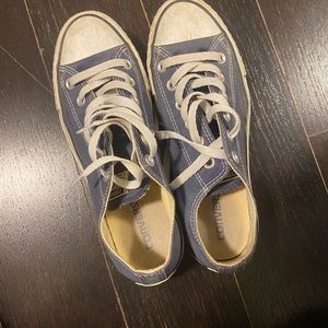 Low top converse (navy blue)